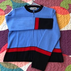 Cute and simple old school light coat!